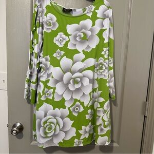Bob Mackie Vibrant Green and White Floral Top Open Sleeve Classy Church 1X